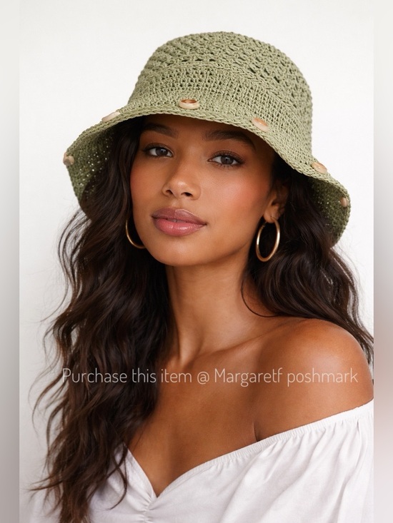 Zara Accessories - Zara crochet shells hat,